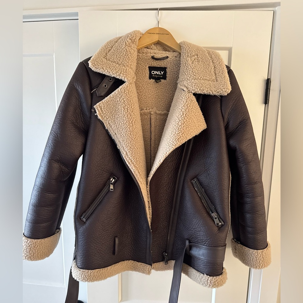 Stylish Dark Brown Jacket with Cream Shearling